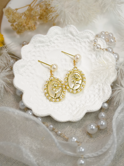 Vintage Rose Cameo Jewelry Set, Baroque Freshwater Pearl Necklace & Drop Earrings, Gold‑Plated Mother‑of‑Pearl Gift Set for Women