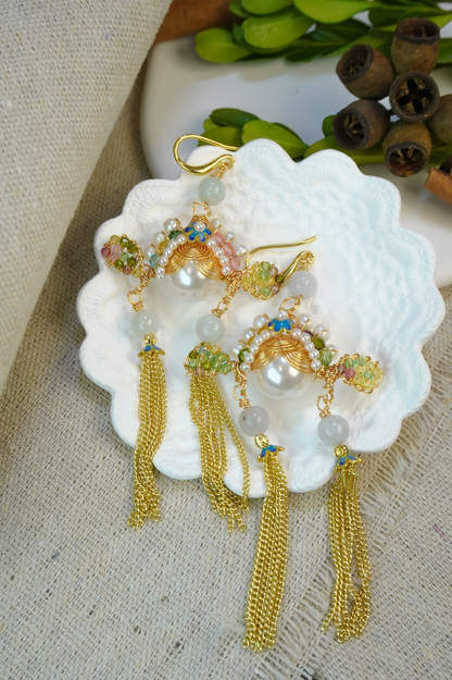 Handmade Peking Opera Headdress‑Inspired Jewelry Set, Gold Tassel Pearl Jade Necklace & Earrings for Hanfu, Cheongsam & Cultural Themed Photoshoots
