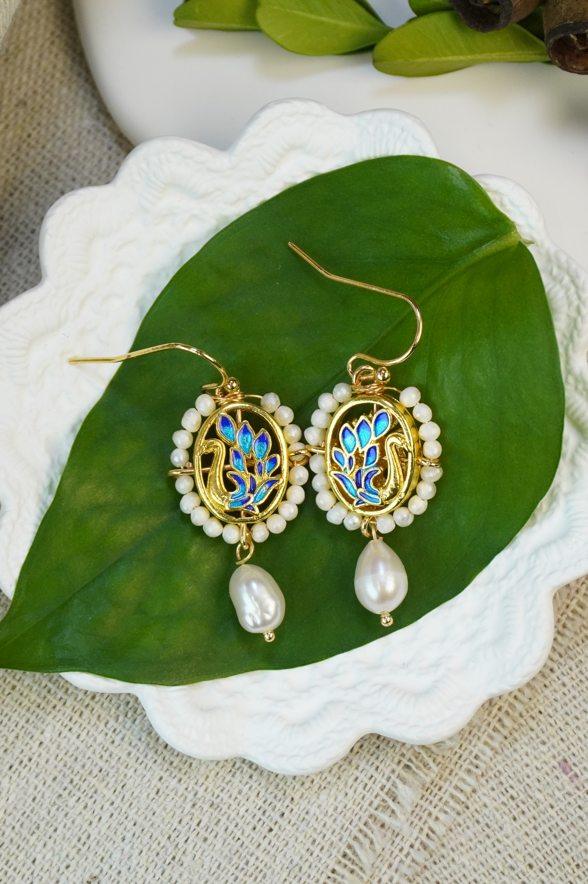 Retro Cloisonné Swan Freshwater Pearl Jewelry Set, Dainty Gold Drop Necklace Earrings for Date Night & Gala Occasions